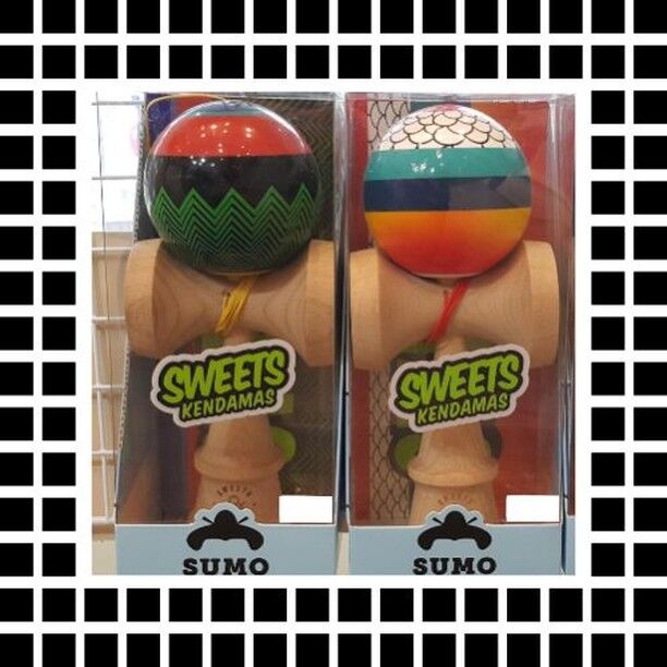 #SweetsKendamas: (left) Sumo - Red-necked Tanager; (right) Sumo – Lady Amherst. Available now at #MESHtokyo
.
.
#kendama #けん玉