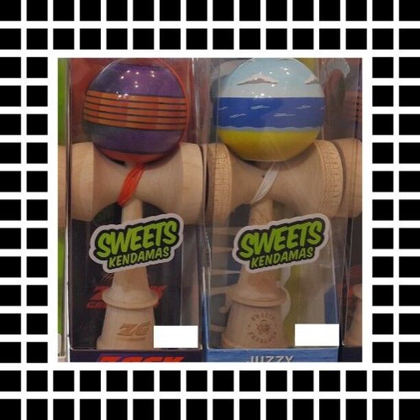 #SweetsKendamas: (left) Amped Pro Model – Zack Gallagher; (right) Amped Signature Model – Juzzy Carter. Available now at #MESHtokyo
.
.
#kendama #けん玉