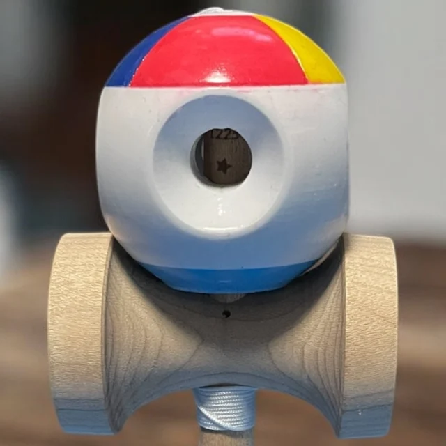 New items from @roman.shop_gigi  The Roulette Tama and optional Roulette Die now in the shop.  The Roulette Tama has 5 colors and the Roulette Die has 5 colors and a "FREE" space.  Roll the die and catch the color shown; FREE means any color catch is OK.  Come try them out.
.
.
#けん玉 #kendama
#HarajukuKendamaClub #原宿けん玉クラブ #HarajukuKC
#KendamaCowboy #けん玉カウボーイ #KendamaTokyo #けん玉東京
#MESHtokyo #メッシュ東京 #けん玉専門店 #けん玉ショップ