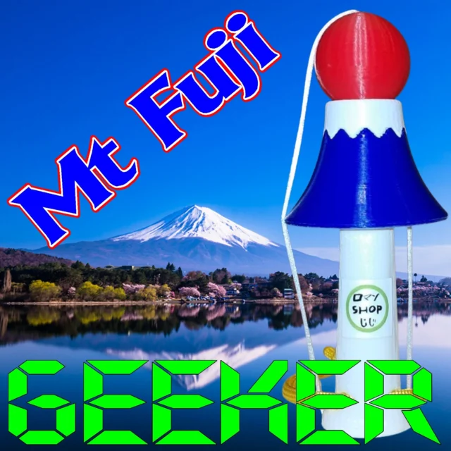 Introducing @roman.shop_gigi Mt. Fuji geeker  with a clever string capture method and loop to attach to your bag.  Made in Japan 
.
.
#けん玉 #kendama
#HarajukuKendamaClub #原宿けん玉クラブ #HarajukuKC
#KendamaCowboy #けん玉カウボーイ #KendamaTokyo #けん玉東京
#MESHtokyo #メッシュ東京 #けん玉専門店
#KendamaShop #けん玉ショップ
